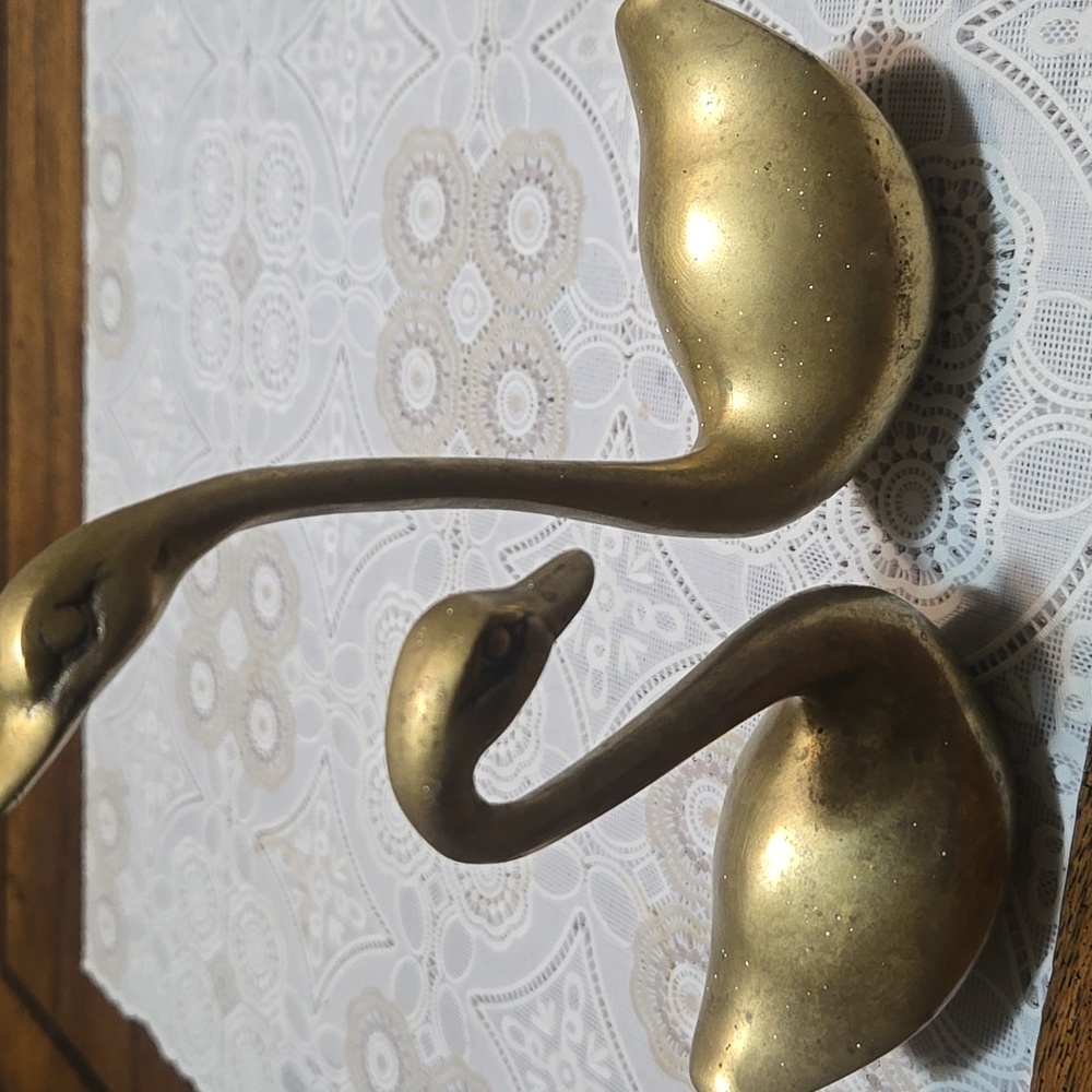 Elegan Two Gold Swan Figurines - Picture 2 of 2